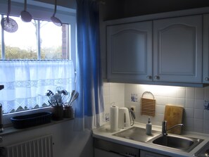 雪櫃、微波爐、焗爐、爐具