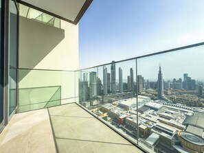 Balcony view - Superhost Elegant 3BR Burj Khalifa View (Dubai)