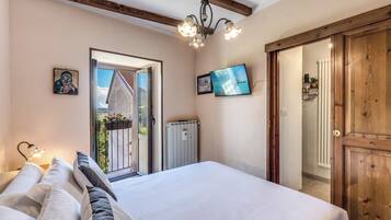 Maisonette, Balkon, Bergblick | Zimmersafe, Bügeleisen/Bügelbrett, kostenloses WLAN