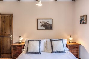 Duplex, balcon, vue sur la montagne | Coffre-fort, fer et planche à repasser, accès au Wi-Fi (inclus)