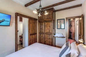 Alloggio su due livelli, balcone, vista montagna | Una cassaforte in camera, ferro/asse da stiro, Wi-Fi gratuito