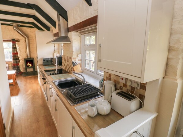Dishwasher, cookware/dishes/utensils - Knap Cottage (Clarbeston Road)