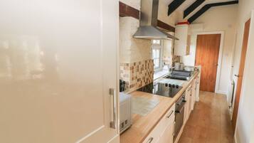 Lave-vaisselle, batterie de cuisine, vaisselle et ustensiles