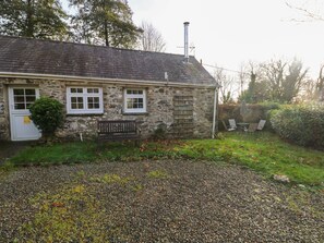 Property grounds - Knap Cottage (Clarbeston Road)