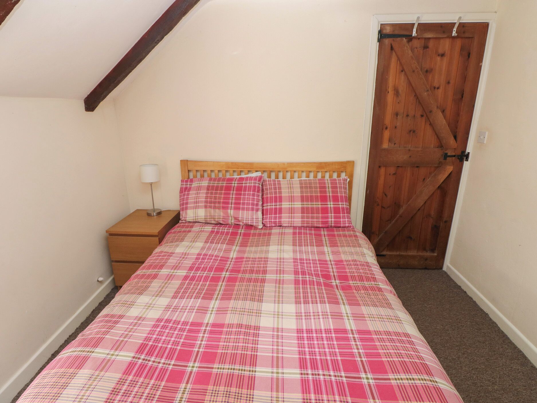 2 bedrooms, individually decorated, individually furnished, free WiFi