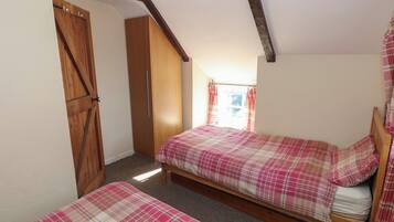 2 makuuhuonetta, yksilöllisesti sisustettu, yksilöllisesti kalustettu