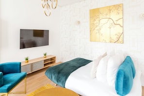Apartment, Courtyard View | Living area | 32-inch Smart TV with cable channels, Netflix, streaming services - Merveil Family Suite - Louvre St Anne (Paris)
