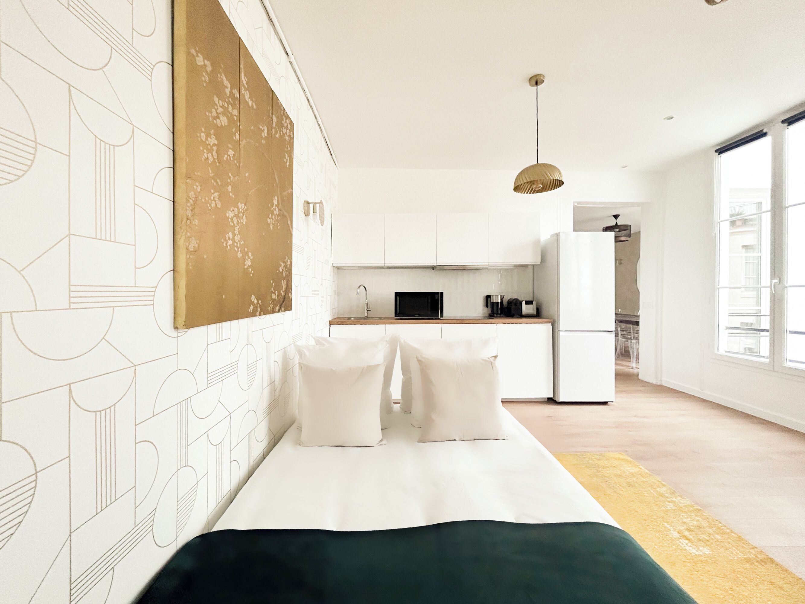 Apartment, Courtyard View | Hypo-allergenic bedding, pillowtop beds, in-room safe