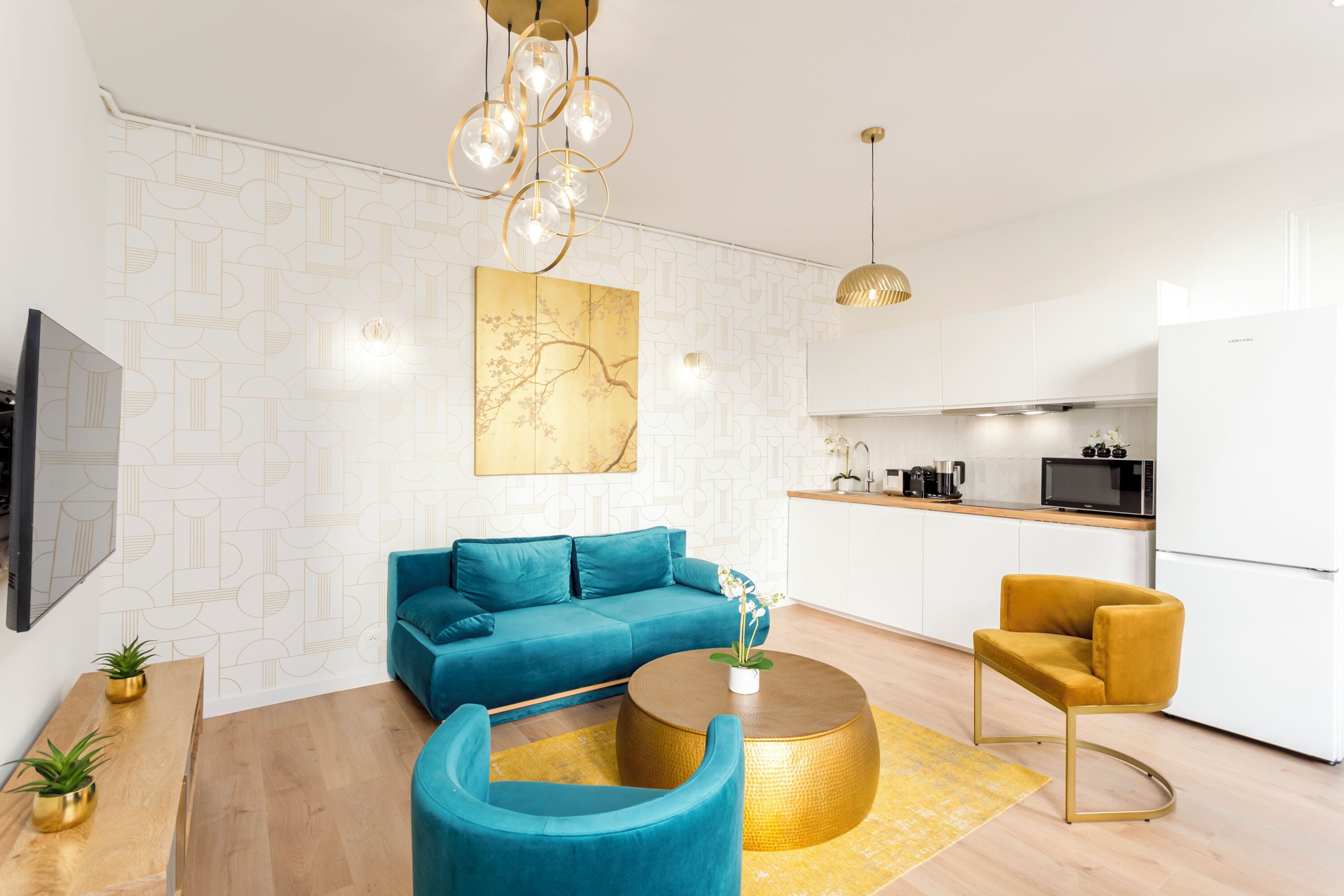 Apartment, Courtyard View | Living area | 33-inch Smart TV with cable channels, Netflix, streaming services