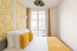 Appartement, uitzicht op de binnenplaats | Hypoallergeen beddengoed, pillowtop-bedden, een kluis op de kamer