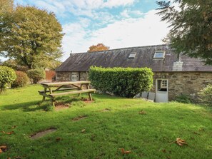 Outdoor dining - Granary Cottage (Clarbeston Road)