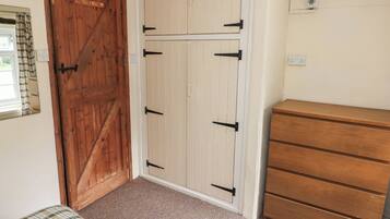 2 bedrooms, individually decorated, individually furnished, free WiFi