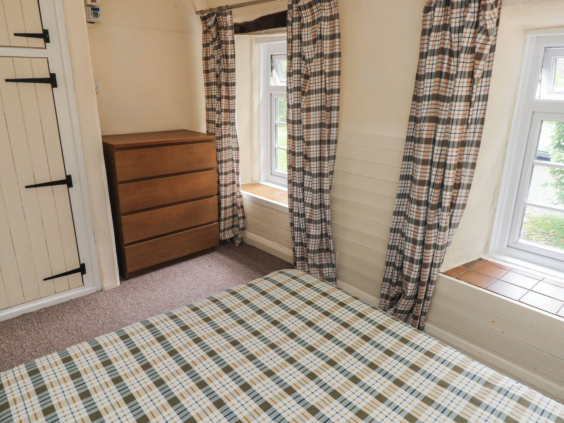 2 bedrooms, individually decorated, individually furnished, free WiFi