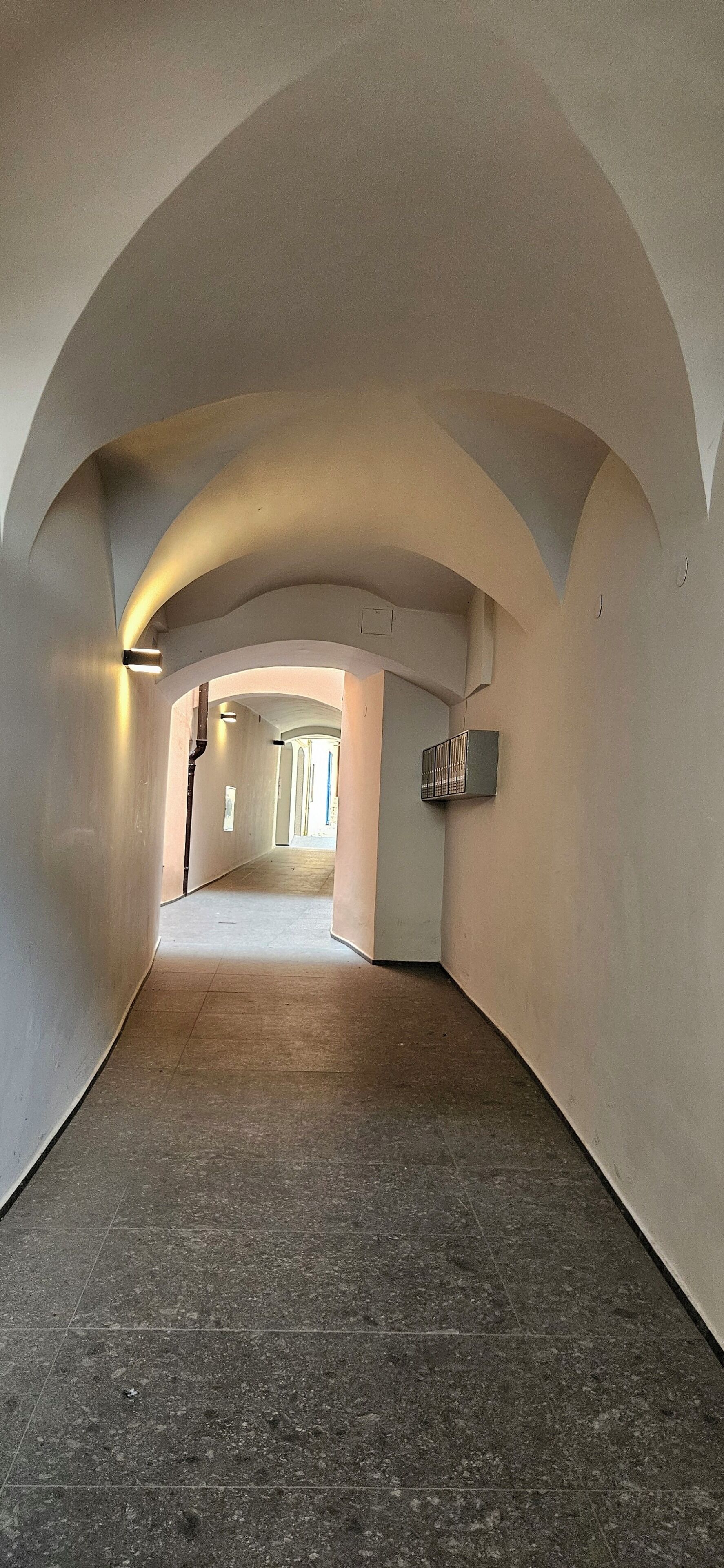 المنشأة من الداخل