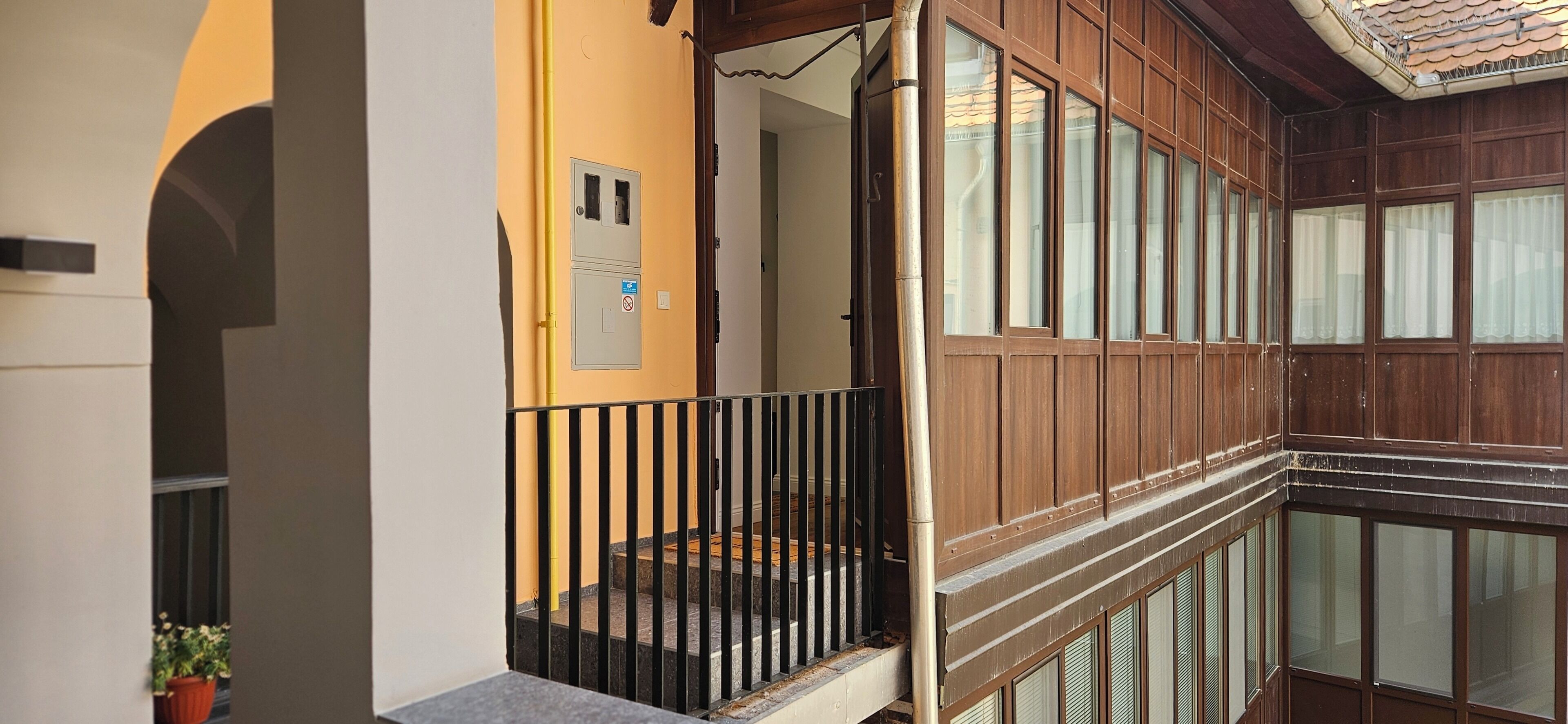 تفاصيل الفندق من الخارج