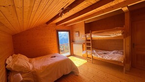 6 bedrooms, iron/ironing board, WiFi, bed sheets - Chalet “Le Tanguy” with Private Terrace, Balconies, and Wi-Fi (Villard-Reculas)