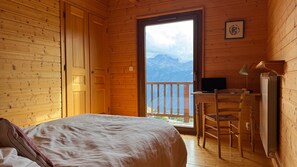6 chambres, fer et planche à repasser, Wi-Fi, draps fournis