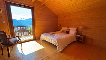 6 bedrooms, iron/ironing board, WiFi, bed sheets