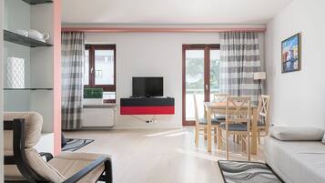 Apartment, Balcony | Living area