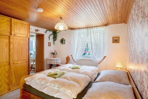 1 bedroom, WiFi, bed sheets - Apartment 1, 35 sqm, 1 bedroom, living/sleeping area, covered terrace, max. 3 guests (Hooksiel)