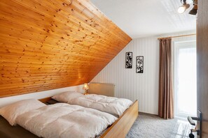 2 bedrooms, WiFi, bed sheets - Apartment 2, 50 sqm, 2 bedrooms, covered terrace, max. 3 guests (Hooksiel)