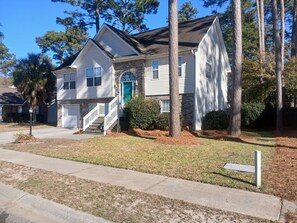 Exterior - Marvelous split level 4-bedroom house in Summerville (Summerville)