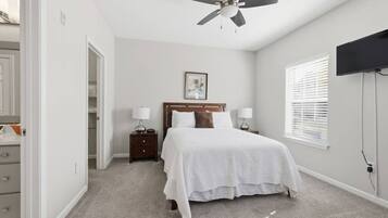 Desk, iron/ironing board, WiFi, bed sheets