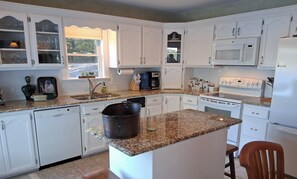 Fridge, microwave, oven, stovetop - Beautifully furnished 4-bedroom house is your perfect water's edge retreat! (Arley)