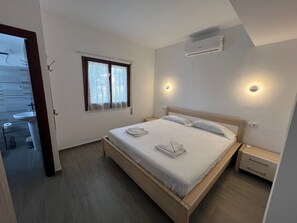 3 slaapkamers, een strijkplank/strijkijzer, gratis wifi, beddengoed