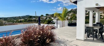 Villa Mariposa : 3 bedrooms : Open views : Open views