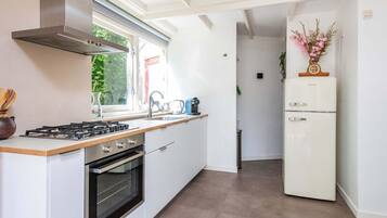 Réfrigérateur, four, plaque de cuisson, lave-vaisselle