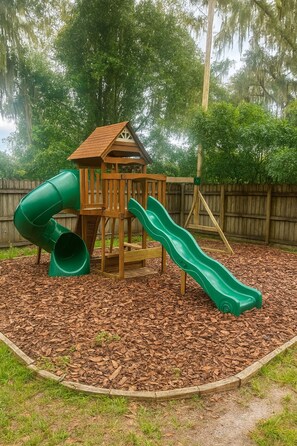 Children's area - Private Resort-Style Oasis, Pool, Lanai & Court – Backyard Paradise w/ BBQ (Gainesville)