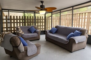 TV - Private Resort-Style Oasis, Pool, Lanai & Court – Backyard Paradise w/ BBQ (Gainesville)