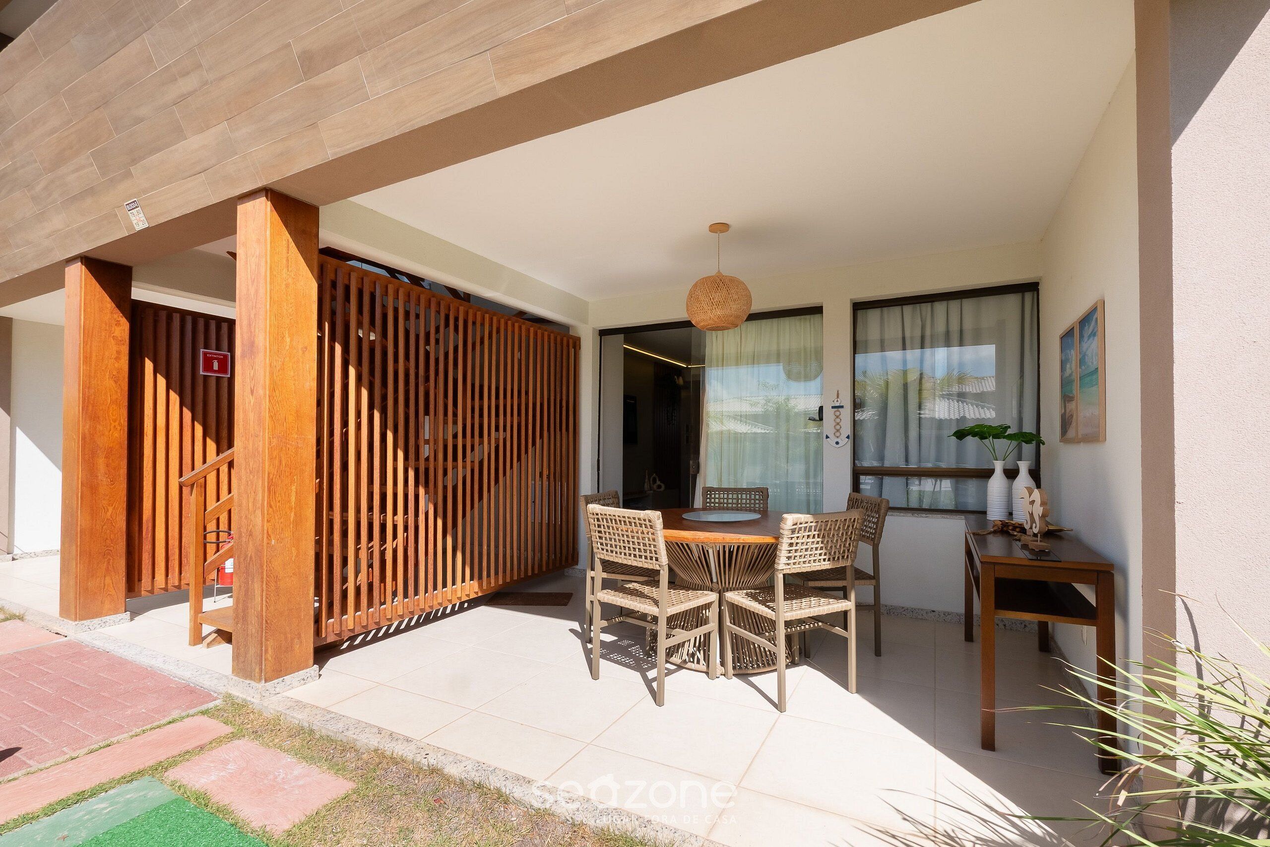 Basic Apartment | Outdoor dining