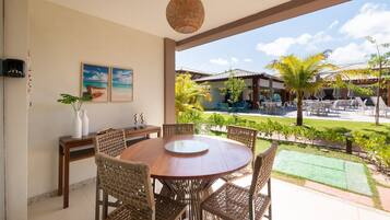 Căn hộ cơ bản | Khu ẩm thực ngoài trời