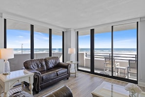 Condo, Multiple Beds (Horizons 202) | Living area