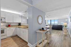 Condo, Multiple Beds (Horizons 202) | Private kitchen