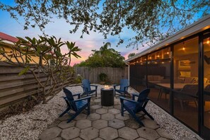 House, Multiple Beds (High Tide Hideaway) | Outdoor dining