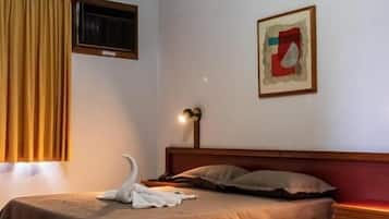 Quarto standard, 1 cama de casal | Escrivaninha, Wi-Fi de cortesia