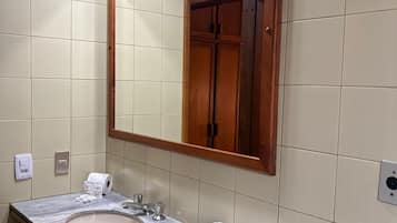 Towels, soap, shampoo, toilet paper