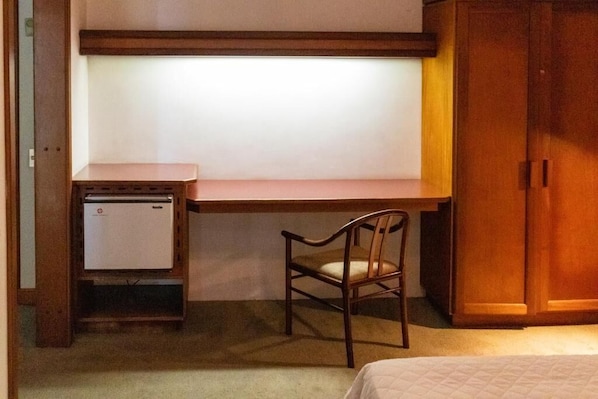 Quarto standard, 1 cama de casal | Escrivaninha, Wi-Fi de cortesia