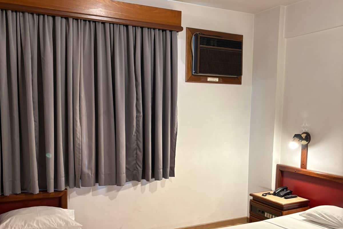 Family Room | Desk, free WiFi