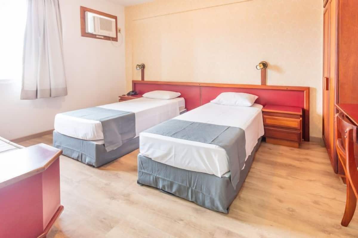 Standard Room, 2 Twin Beds | Desk, free WiFi