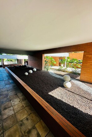 المنطقة المحيطة بالمنشأة