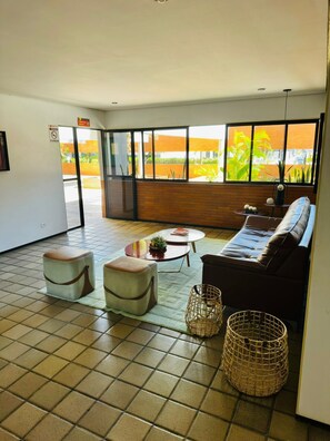 المنشأة من الداخل