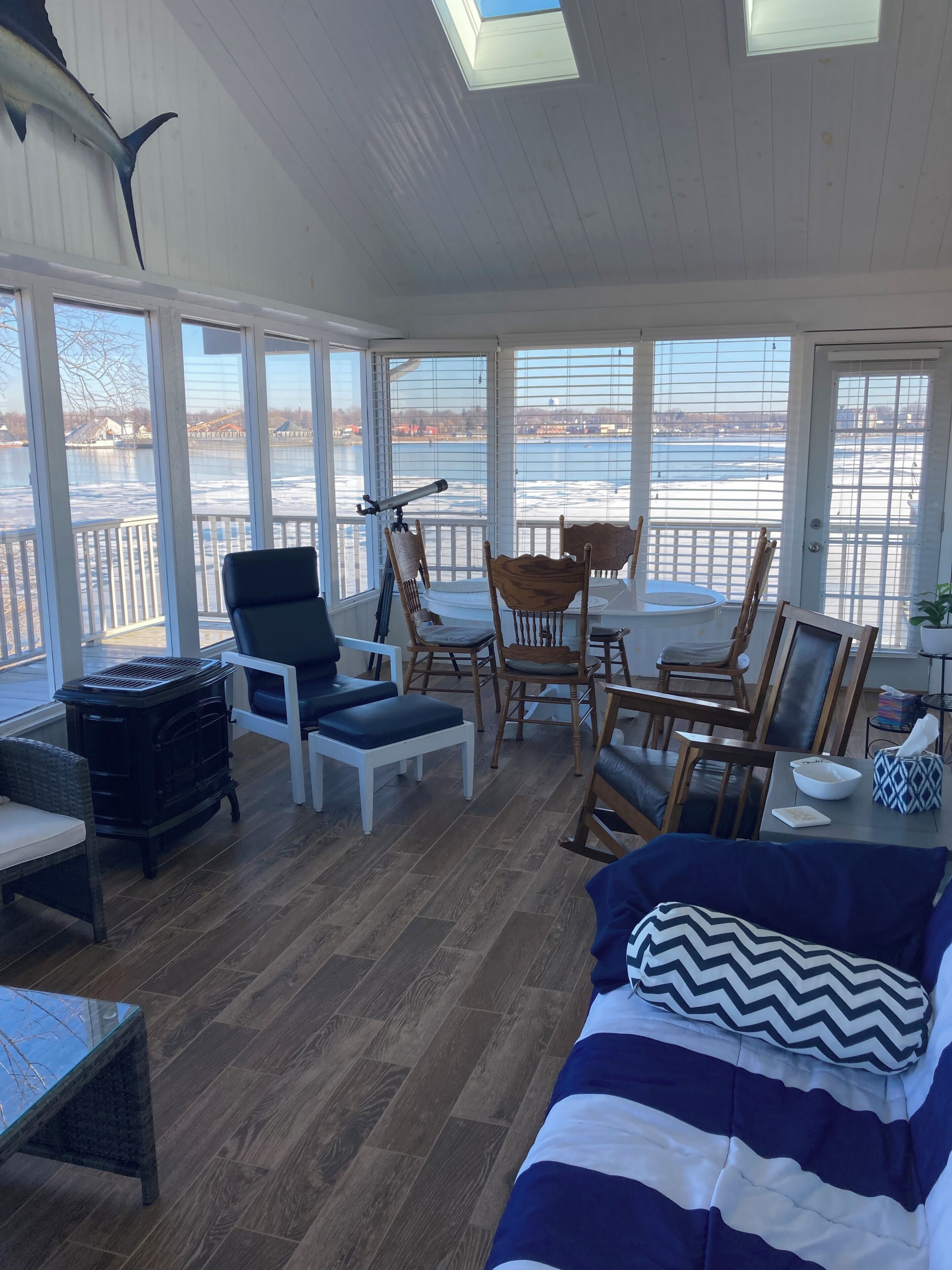 Smart TV, fireplace, DVD player, books