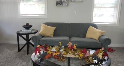 Peaceful & Quiet.
Close to Great Lakes, prime outlet, Winthrop Harbor Marina.