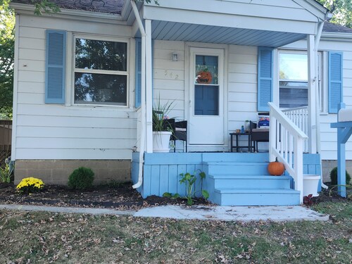 Peaceful & Quiet. 
Close to Great Lakes, prime outlet, Winthrop Harbor Marina.