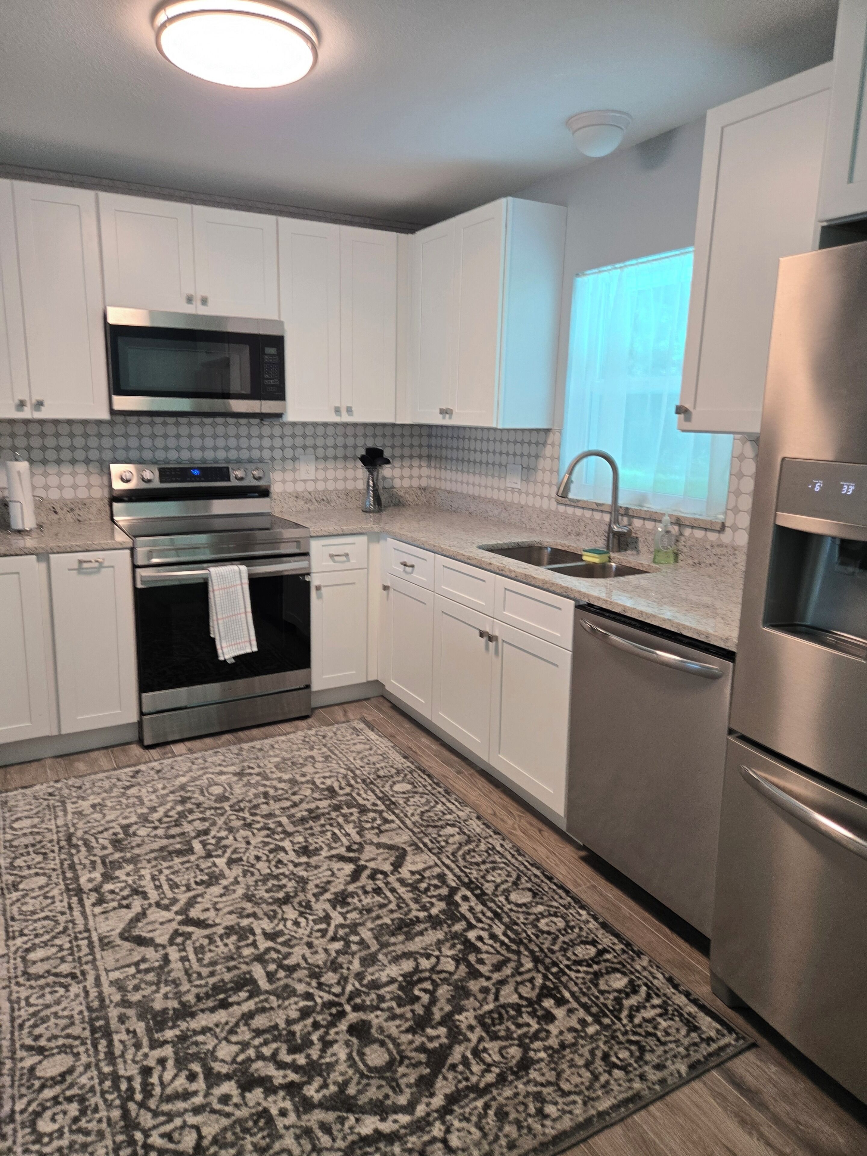 Micro-ondes, four, plaque de cuisson, lave-vaisselle