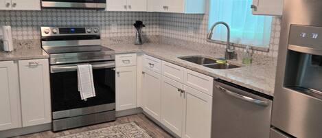 Mikrobølgeovn, ovn, kogeplade, opvaskemaskine